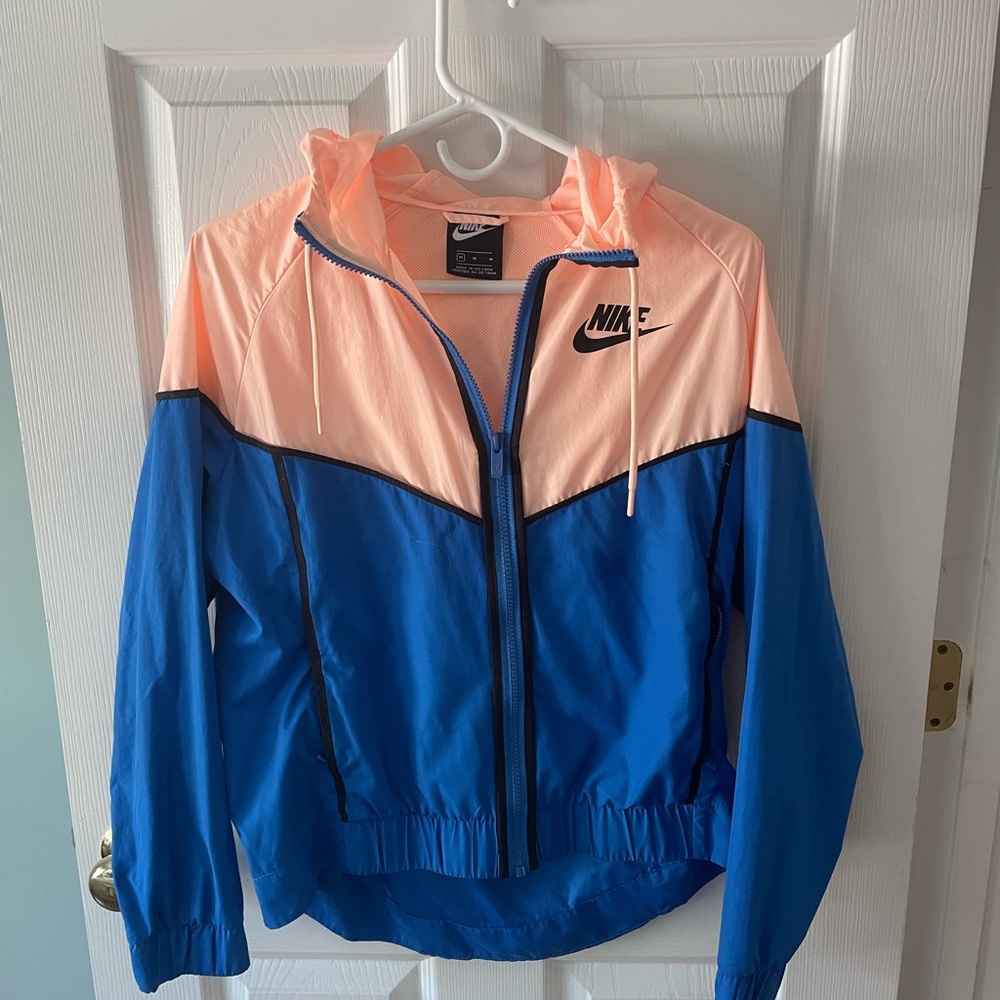 Nike windbreaker size medium.